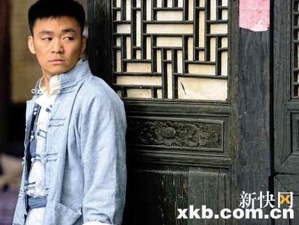 《我的父亲是板凳》：王宝强戏外自封“灰太狼”