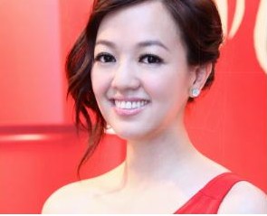 名媛杨欣自爆：娃娃脸靠老公温柔按摩