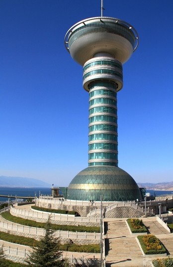 大理6千万元建造公园无人问津 被当成练车场