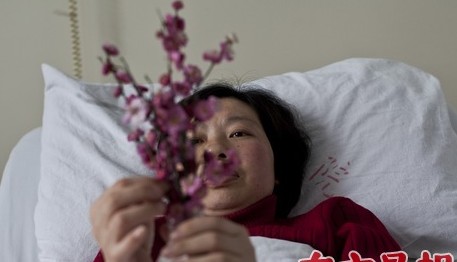 湖北孝感农民付元清卖房，只为病妻能活下去