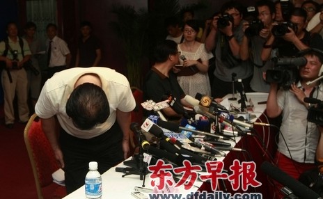铁道部深夜召开发布会 上海铁路局3人被免职 (图文)