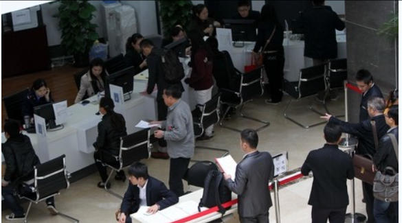 中编办谈行政体制改革：逐步推进部分事业单位转为企业
