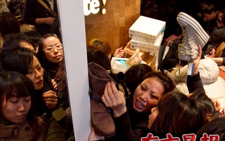 上海巴黎春天不顾质疑继续促销