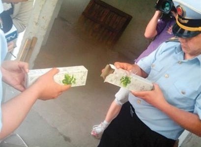 上海佳宝食品涉嫌违规生产 查获过期食品和半成品