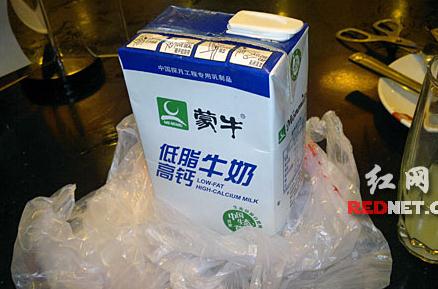 湖南长沙蒙牛低脂高钙奶发酸发绿(图文)
